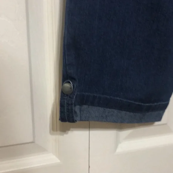 Gloria Vanderbilt Skimmer Capri Jeans with belt - Picture 4 of 6